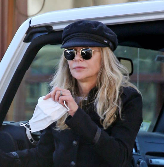 Középhosszú hullámos frizura Meg Ryan frizurák