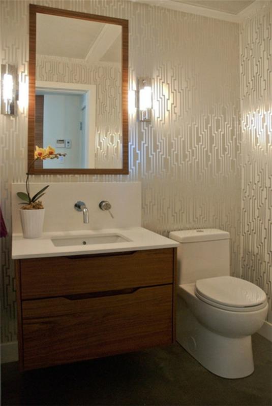 älykäs taloni valkoinen ja kiiltävä kylpyhuoneessa, jossa on orkidea