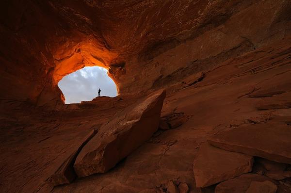 man and nature cavekuva usa