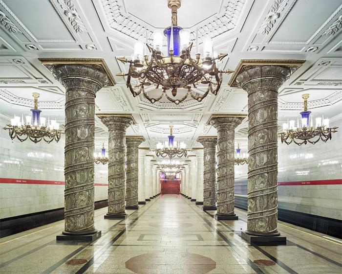 metro pysähtyy valokuvat david burdeny moskovan metro
