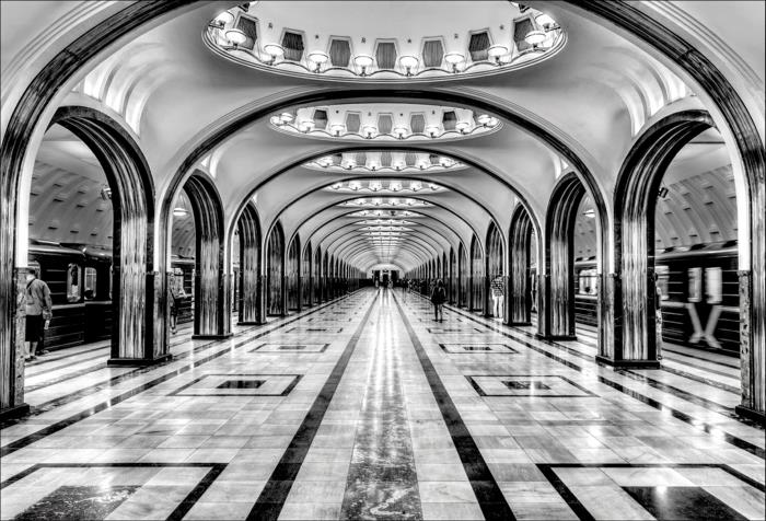 metro Moskova lopettaa david burdenyn valokuvauksen