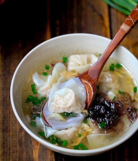 mieto wonton -keitto kiinalainen wonton -keitto