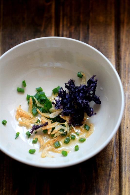 mieto wonton -keitto kiinalainen wonton -keitto -mausteet