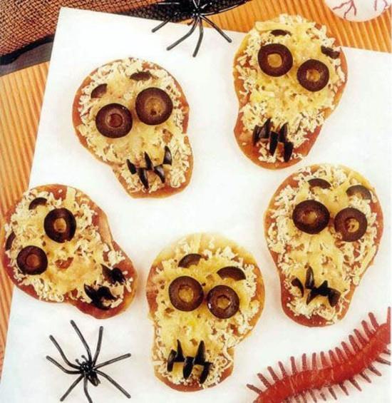 mini halloween pizza täytteet ideoita kalloja