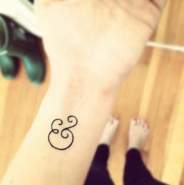 mini -tatuoinnit naisten rannetatuointi