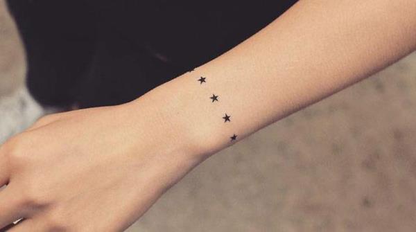 mini tatuoinnit naiset pienet tähdet rannetatuointi
