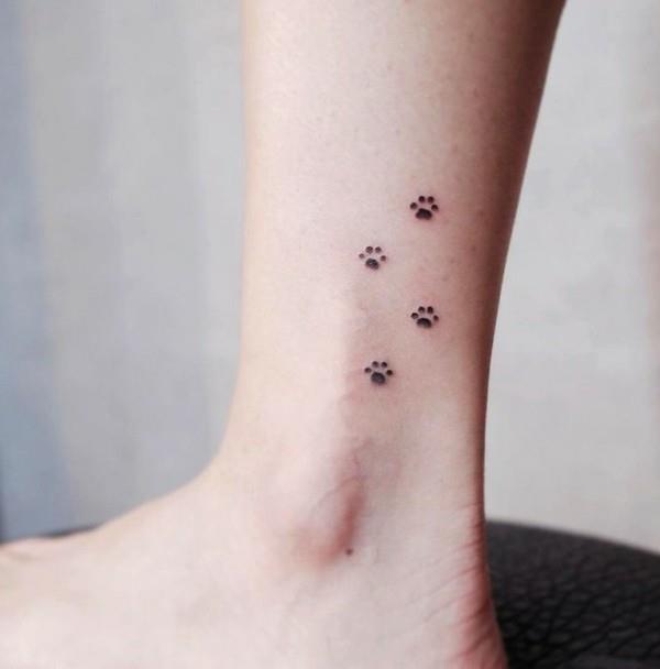 mini tatuoinnit naisten eläinten jäljet ​​nilkka -tatuoinnissa