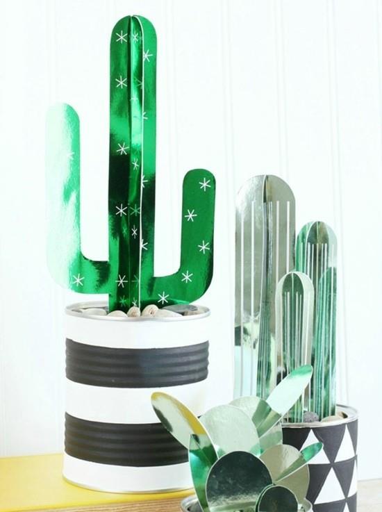minimalistinen kaktuskoriste pahvista