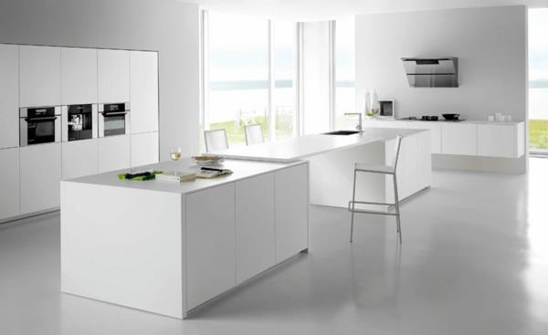 minimalistinen valkoinen väri keittiön suunnittelulaitteet
