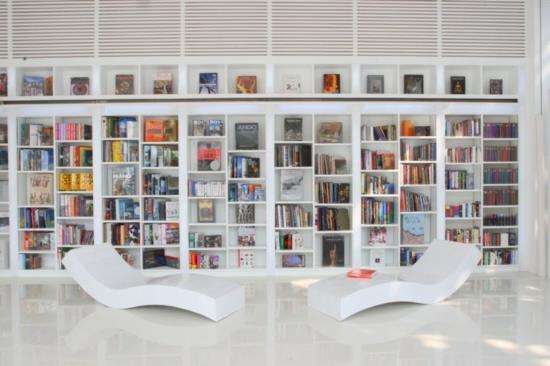 minimalistinen hotelli suunnittelee kirjaston kirjaston lepotuolin
