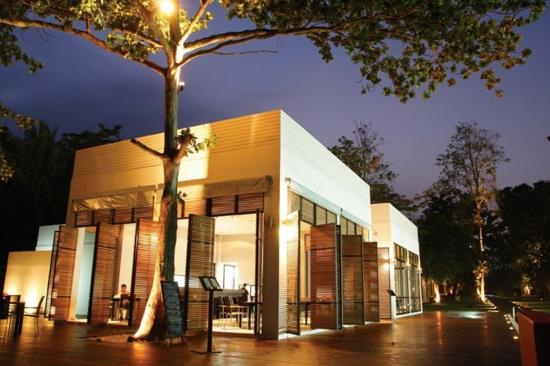 minimalistinen hotelli suunnittelee kirjaston puutarhakahvilan