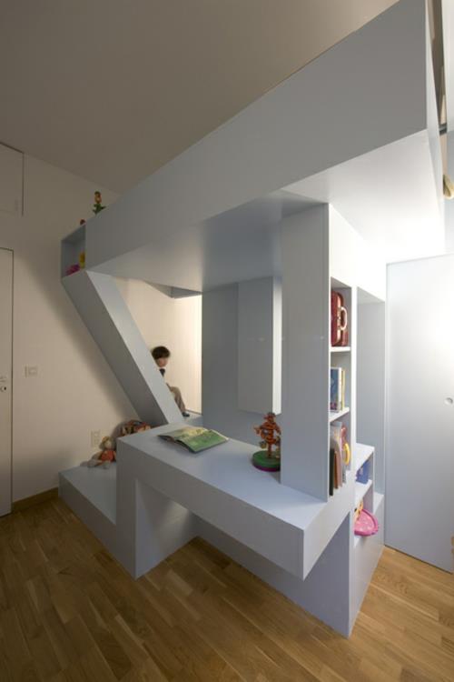 minimalistinen lastenhuoneen suunnittelu leluja tilaa