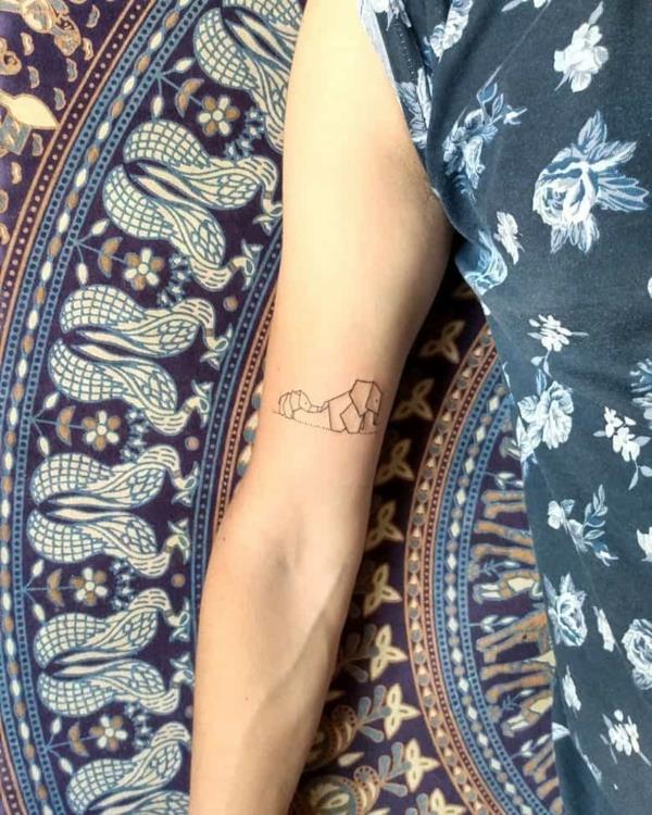 minimalistinen ohana -tatuointi -norsu