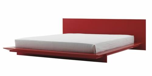 moderni sänky makuuhuoneen kehyksessä punainen kiiltävä pääty