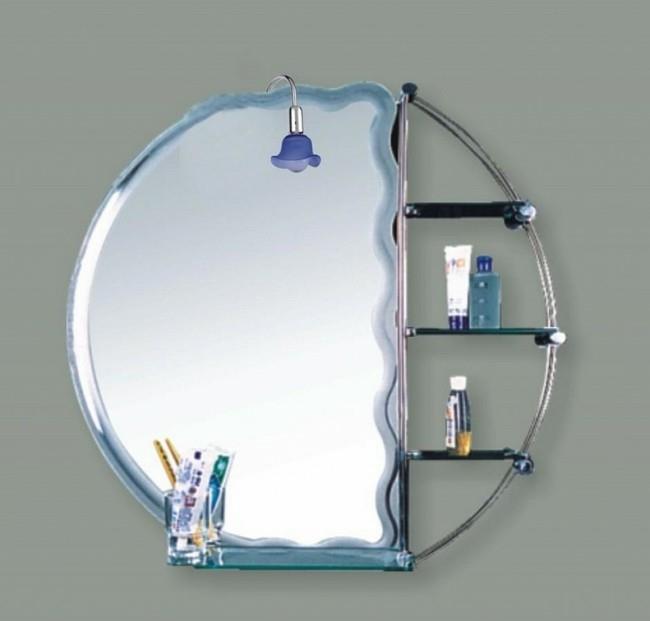 kylpyhuoneen peili, jonka ympärillä on säilytystilaa