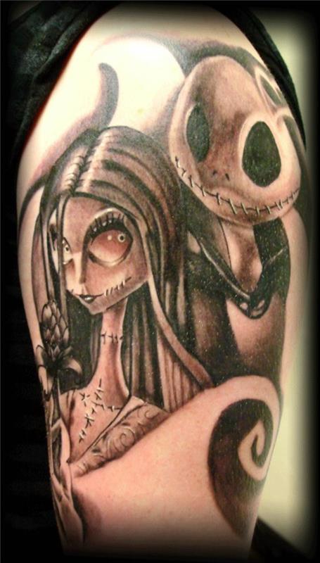 tatuointi olkavarteen ideoita mustalla punaisella