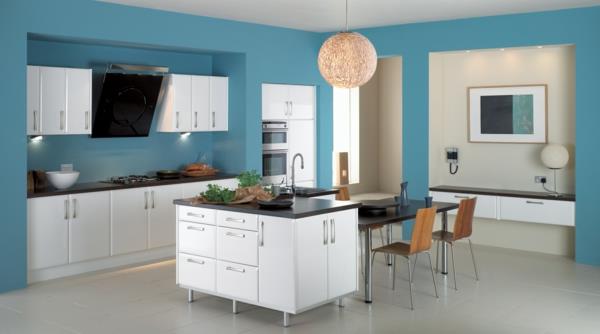 moderni keittiöalue työtaso sisustus siniset seinät