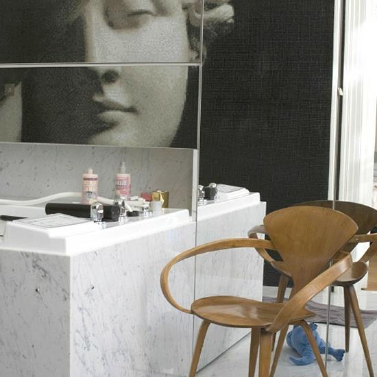 moderni marmorinen kylpyhuone puutuoli art