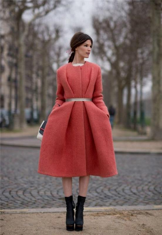 modernit naisten takit nykyiset trendivärit lohenpunainen