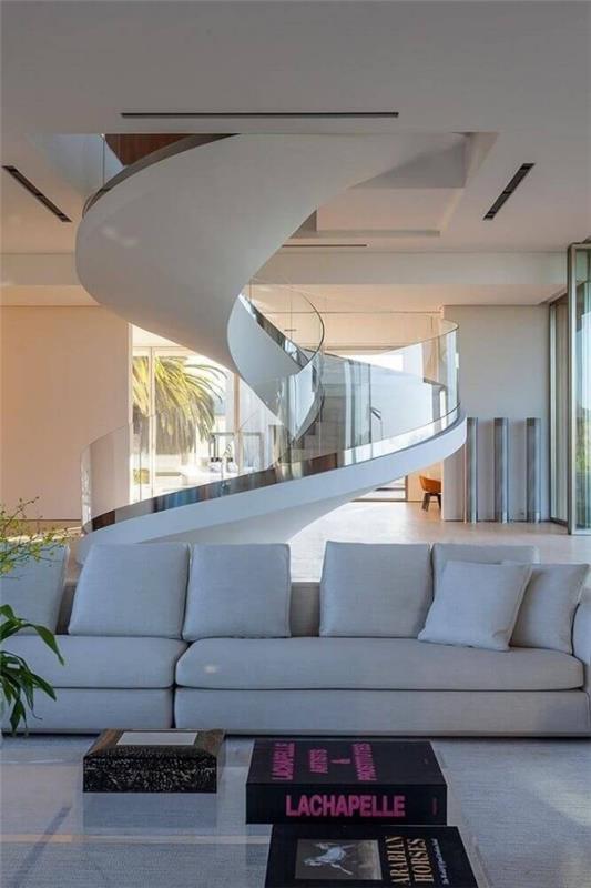 modernit sohvat portaikon alla