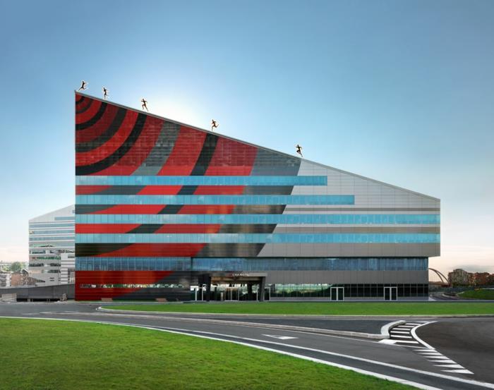 modernit arkkitehdit fabio novembre rakennus punainen musta casa milan jalkapallomuseo milano