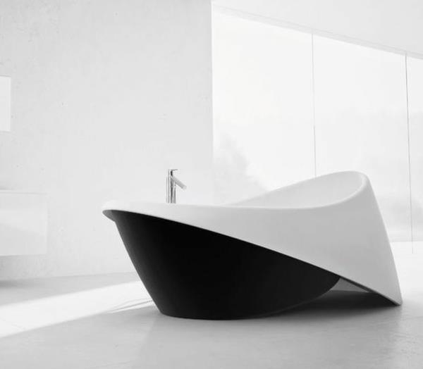 moderni kylpyhuone vapaasti seisova kylpyamme musta valkoinen lattiahana