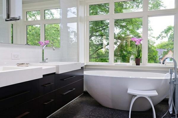 modernit kylpyhuoneideat vapaasti seisovat kylpyammeet, joissa on alaosa