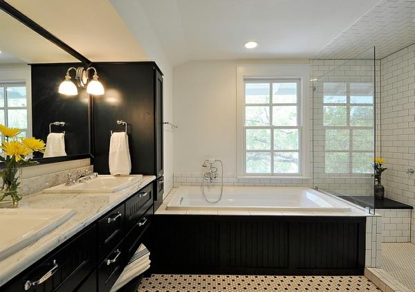 moderni kylpyhuone mustavalkoinen sisäänrakennettu amme poreallas marmoriset pohjakaapit puusta