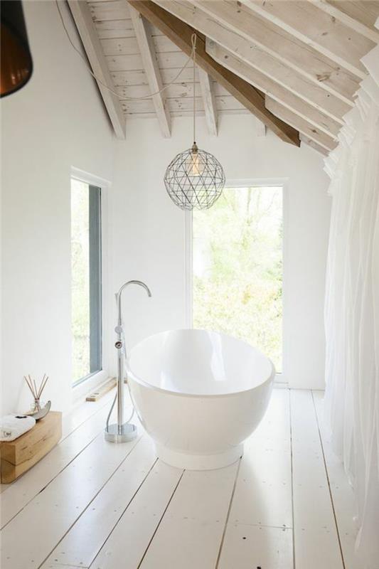 modernit lattiapäällysteet valkoiset lattialaudat puu valkoiset kylpyhuoneen verhot rudne freistehe kylpyamme