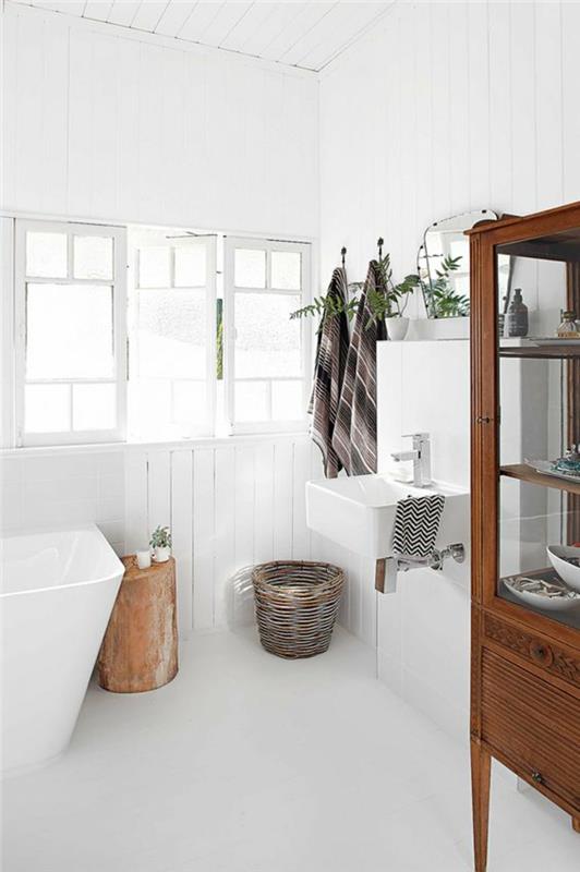 moderni lattia valkoinen lattia kylpyhuone antiikki lipasto vapaasti seisova kylpyamme naurholz jakkara seinäverhous puu