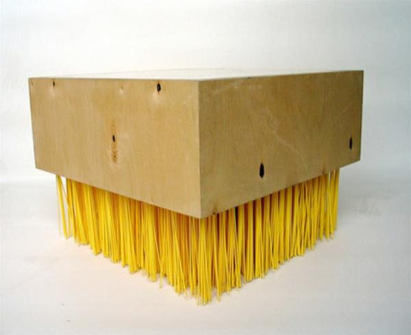 moderni keltainen pöytäharja