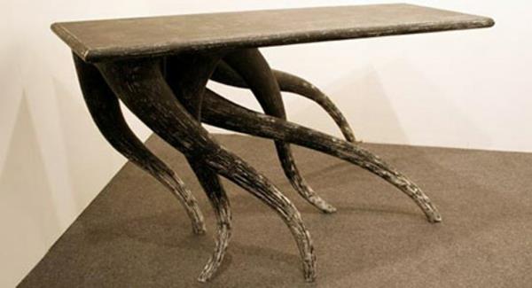 modernit pöydät haaraavat luonnon muotoja