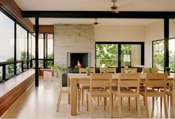 moderni ruokasali ruokapöytä ja tuolit, jotka on valmistettu kokonaan puusta takasta, avoin olohuone