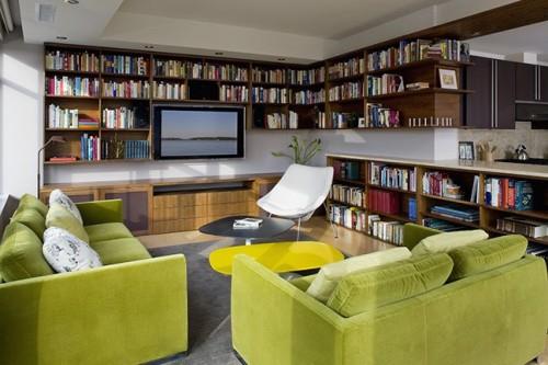 moderni kotikirjasto suunnittelee vihreät verhoillut sohvan seinähyllyt