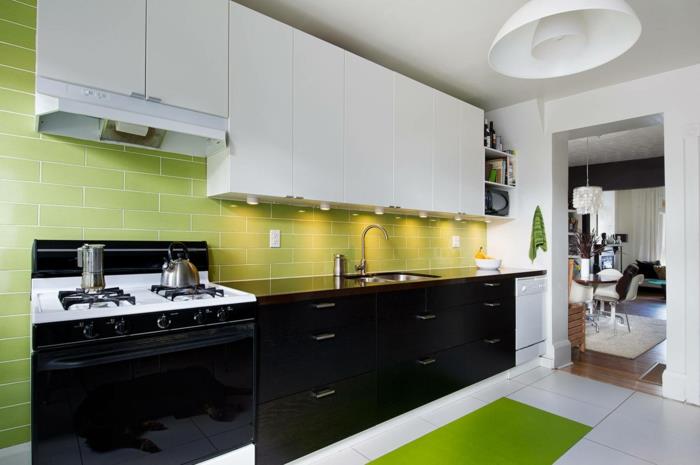 modernit keittiöt vihreät seinälaatat mustat peilipinnat vihreät matot