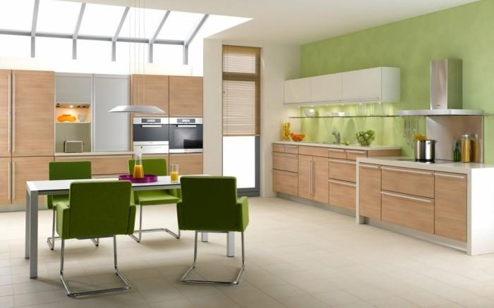 modernit keittiöt kirkas keittiö, jossa on vihreitä aksentteja