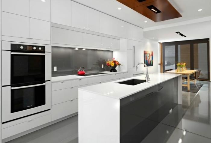 modernit keittiöt minimalistiset kalusteet peilipinnat kukat ruokailutila