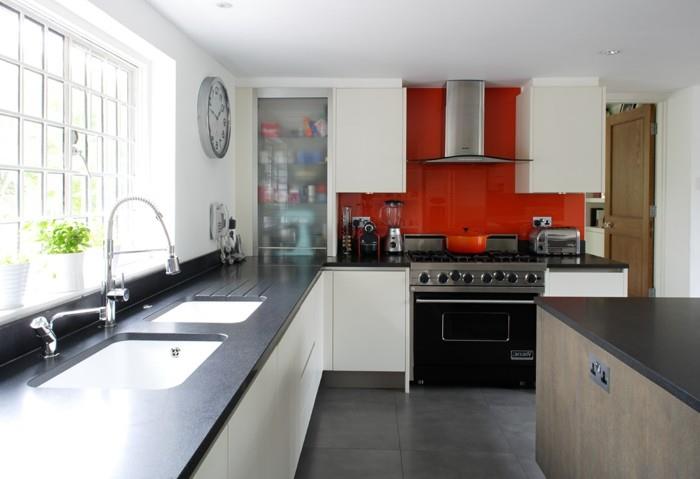 modernit keittiöt valkoinen harmaa keittiö, jossa on punaisia ​​aksentteja