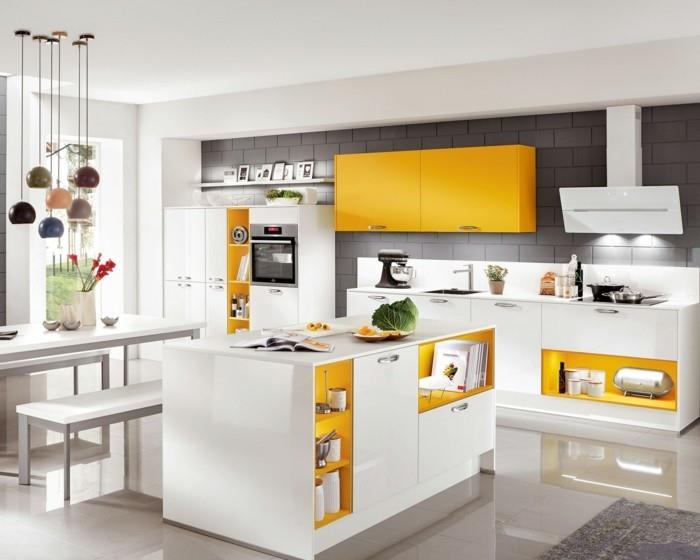 modernit keittiöt valkoinen keittiö keltaisilla aksentteilla