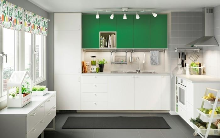modernit keittiöt valkoinen keittiö vihreillä aksentteilla