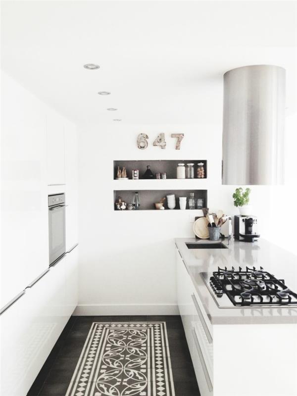 modernit keittiöt valkoiset seinät maalaavat upeat sisäänrakennetut hyllyt
