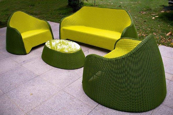 modernit huonekalut, ergonominen muotoilu ruohonvihreässä ja neonkeltaisessa