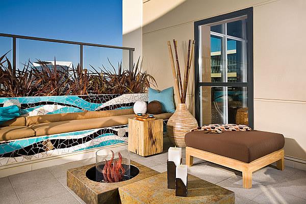 modernit huonekalut terassillesi, jossa on mosaiikkinen merellinen tunnelma
