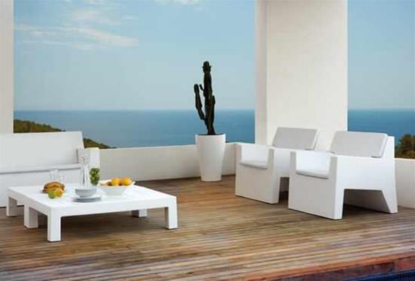 modernit huonekalut, joissa on kaktuspuiset lattialaudat