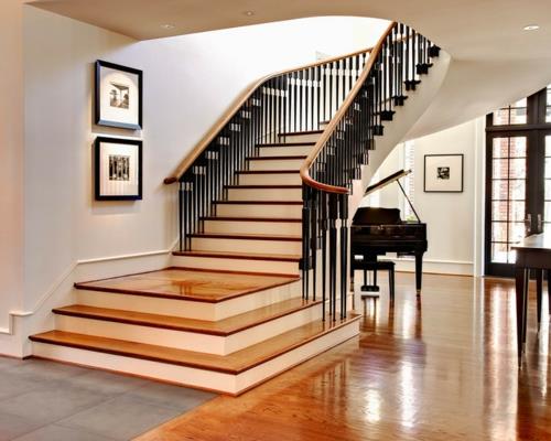 moderni tiilitalo tyylikäs portaikko ja piano