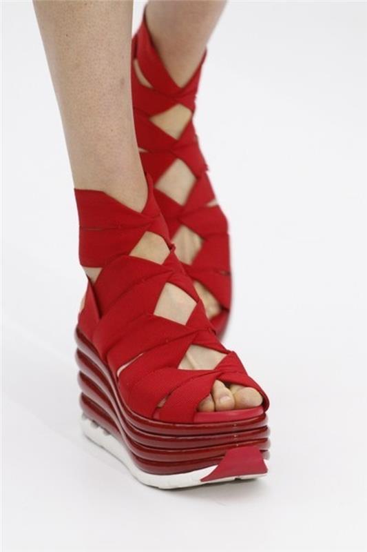 modernit kengät salvatore ferragamo punainen