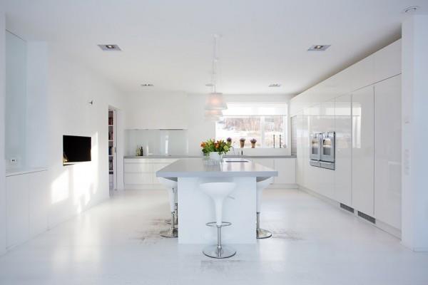 moderni ruotsalainen huvila rakennettu keittiön kaapit lumoava