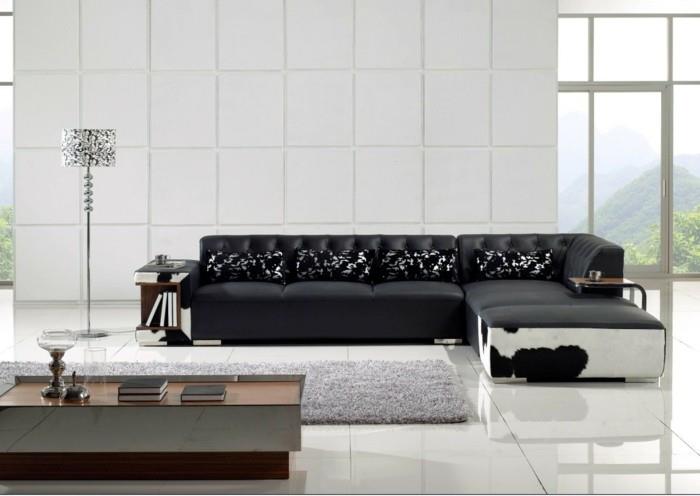 modernit sohvat verhoiltua nahkasohvaa mustat eläinkuvioiset tyynyt syväpinoinen matto