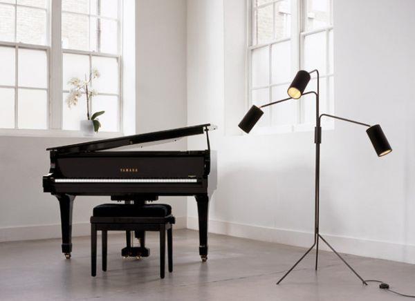 moderni lattiavalaisin suunnittelee idean atelier piano musta valkoinen