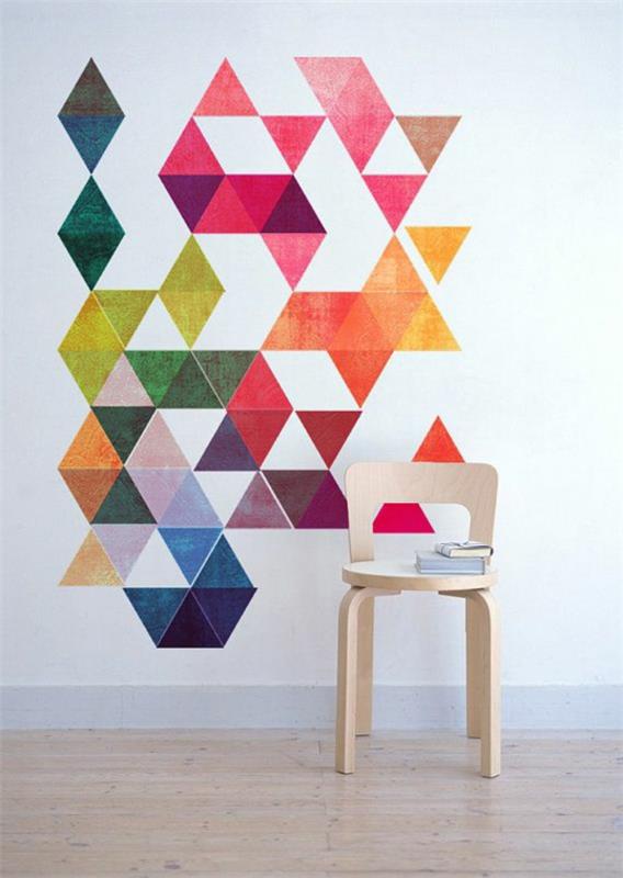 moderni seinäsuunnittelu värillinen seinäsuunnittelu kolmiot puinen tuoli